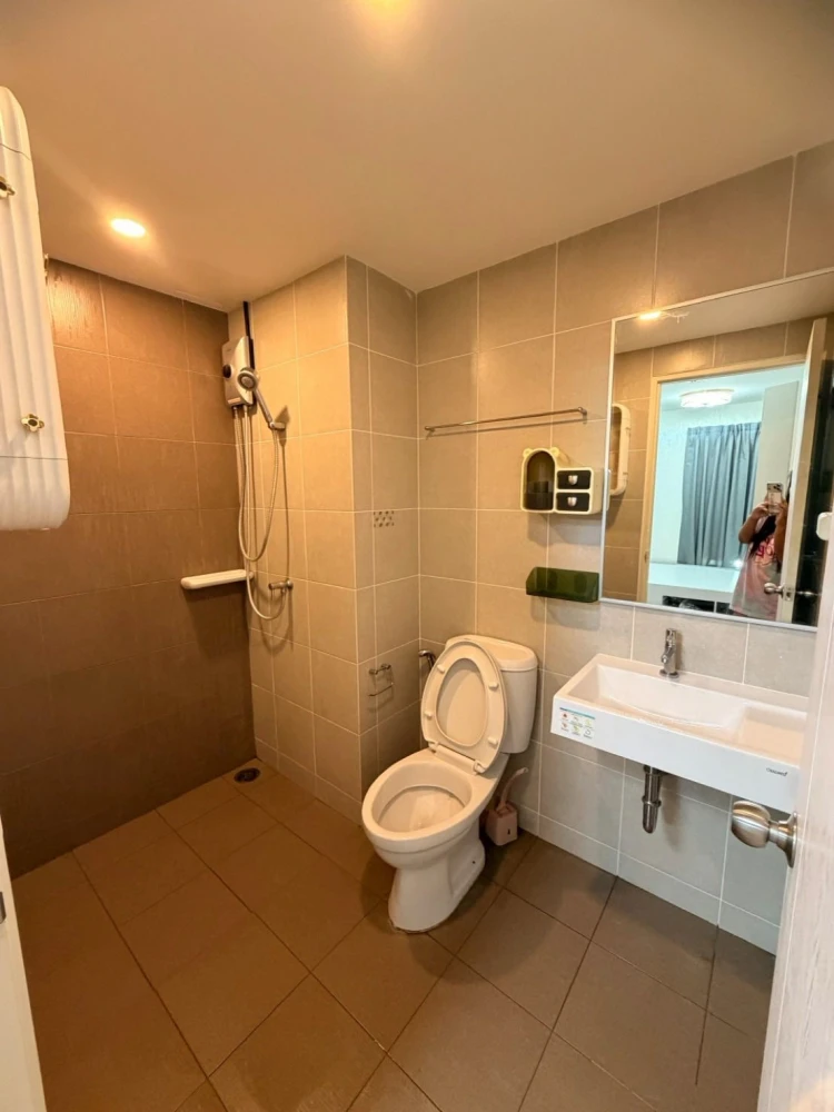 For sale or rent: Lumpini Ville Sukhumvit 101/1-Punnawithi. Separate bedroom and living room areas. Fully furnished and ready to move in.