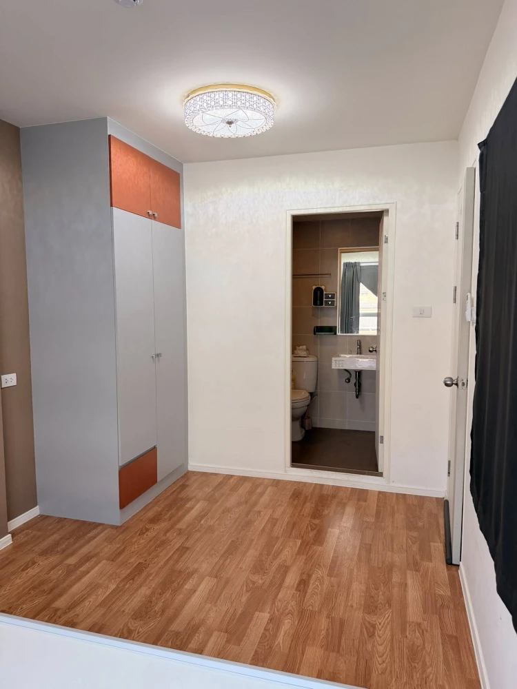 For sale or rent: Lumpini Ville Sukhumvit 101/1-Punnawithi. Separate bedroom and living room areas. Fully furnished and ready to move in.