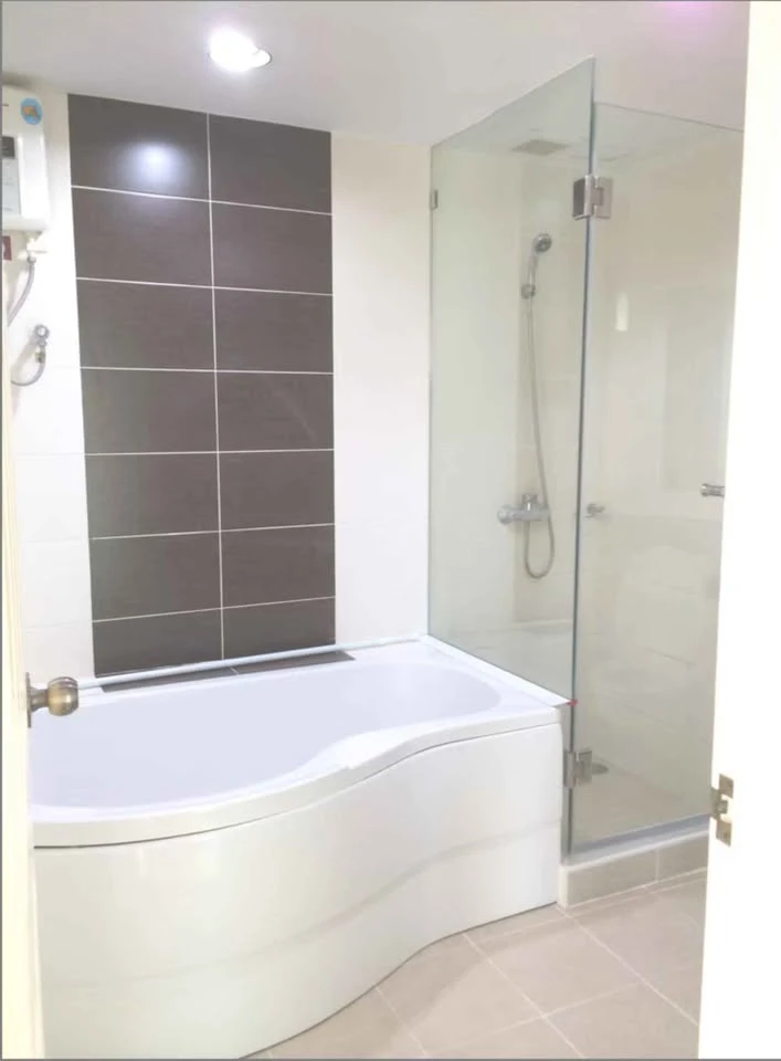 For sale or rent: Lumpini Suite Ratchada-Rama 3, beautifully decorated, usable area 108 sq m, very spacious and comfortable. Reserve now!