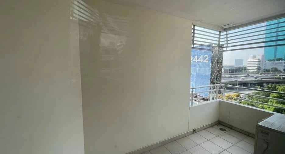 For sale or rent: Lumpini Suite Ratchada-Rama 3, beautifully decorated, usable area 108 sq m, very spacious and comfortable. Reserve now!
