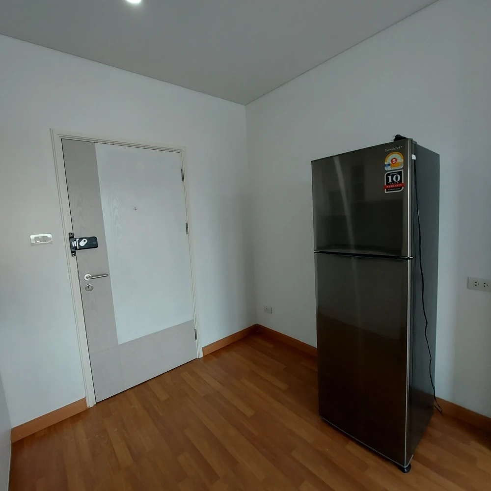 For sale, for rent, Lumpini Place Ratchada-Sathu, room size 28 sq m., 14th floor, clean room, spacious, very comfortable, hurry and book now.