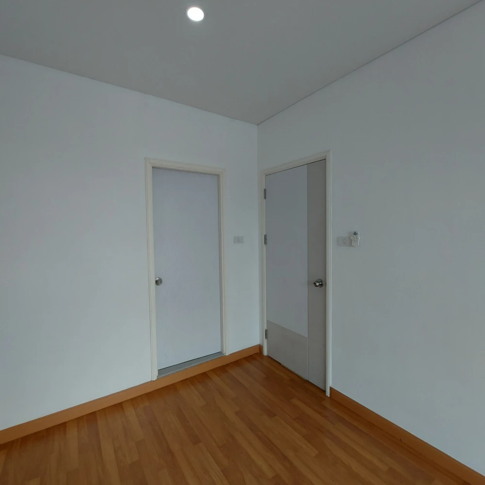 For sale, for rent, Lumpini Place Ratchada-Sathu, room size 28 sq m., 14th floor, clean room, spacious, very comfortable, hurry and book now.