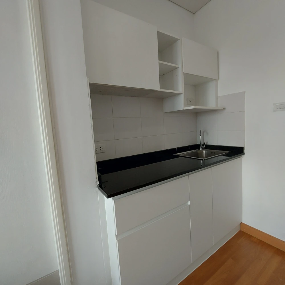 For sale, for rent, Lumpini Place Ratchada-Sathu, room size 28 sq m., 14th floor, clean room, spacious, very comfortable, hurry and book now.