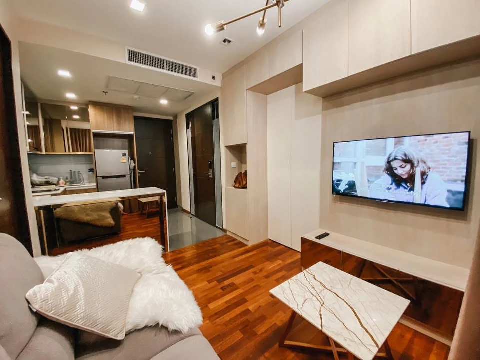 For sale, for rent, Wish Signature Midtown Siam, North facing, very windy, not hot, Baiyoke view, interested, reserve now!