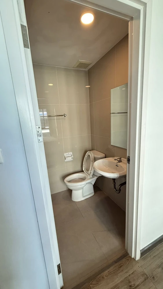For sale or rent: Winn Thani, 5th floor, Building B, fully furnished, very good price. You'll regret it if you miss it.