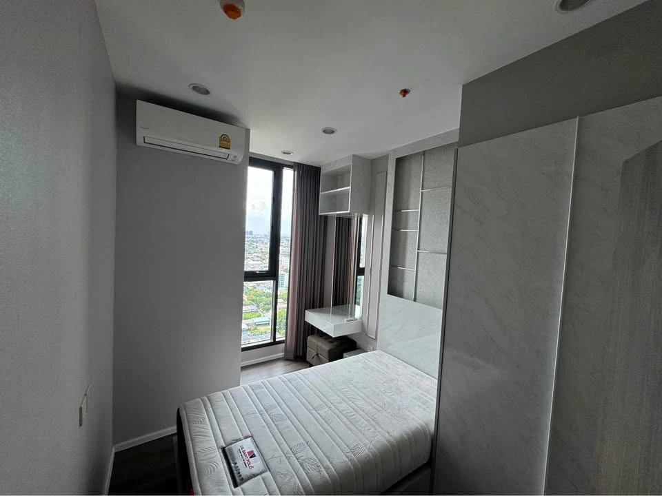 For rent or sale, Whizdom Essence, well decorated room with built-ins. Complete with electrical appliances, don't miss it.
