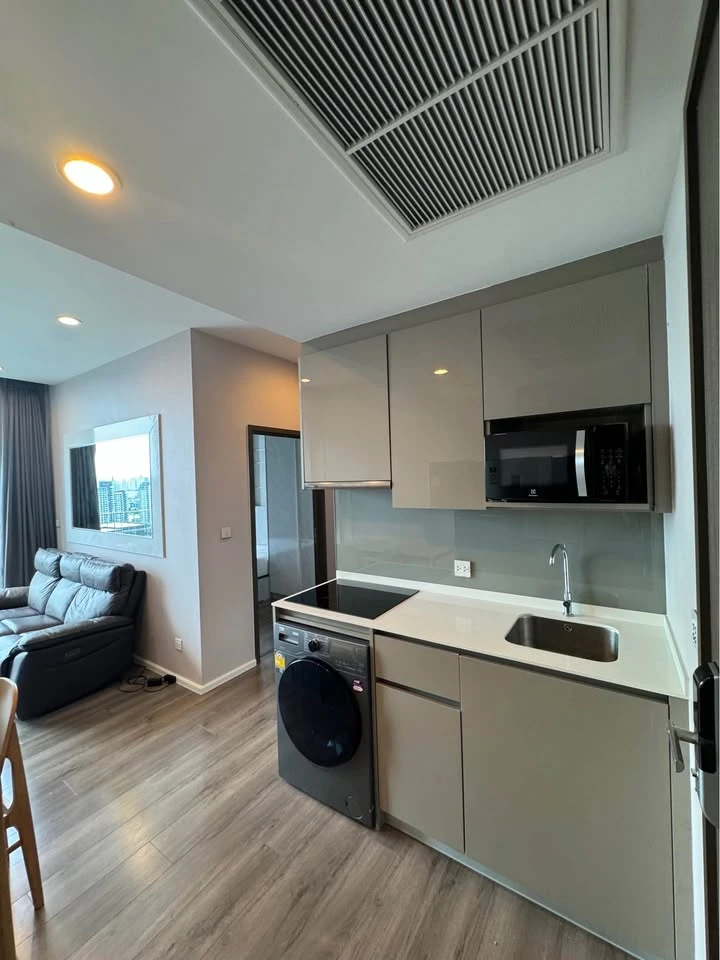 For rent or sale, Whizdom Essence, well decorated room with built-ins. Complete with electrical appliances, don't miss it.