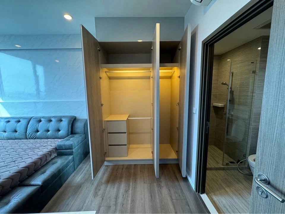 For rent or sale, Whizdom Essence, well decorated room with built-ins. Complete with electrical appliances, don't miss it.
