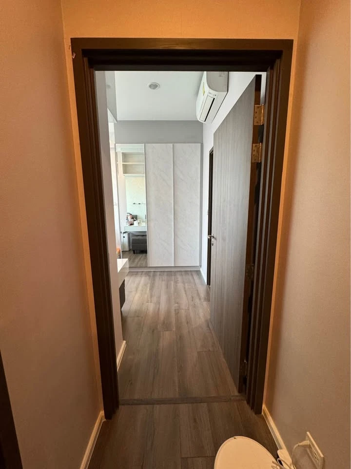 For rent or sale, Whizdom Essence, well decorated room with built-ins. Complete with electrical appliances, don't miss it.