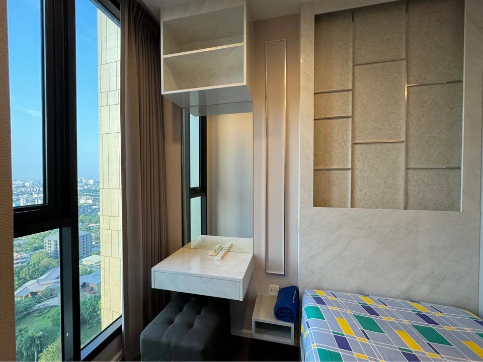 For rent or sale, Whizdom Essence, well decorated room with built-ins. Complete with electrical appliances, don't miss it.
