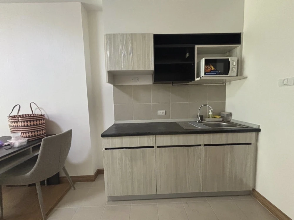 For sale or rent: Supalai City Resort Chaengwattana, size 49 sq m, 19th floor, swimming pool view, fully furnished, interested, reserve now.