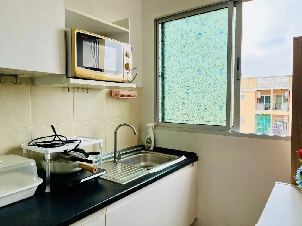 For sale, for rent, Supalai City Home Srinakarin, complete with furniture and electrical appliances, beautiful wallpaper throughout the room, hurry an