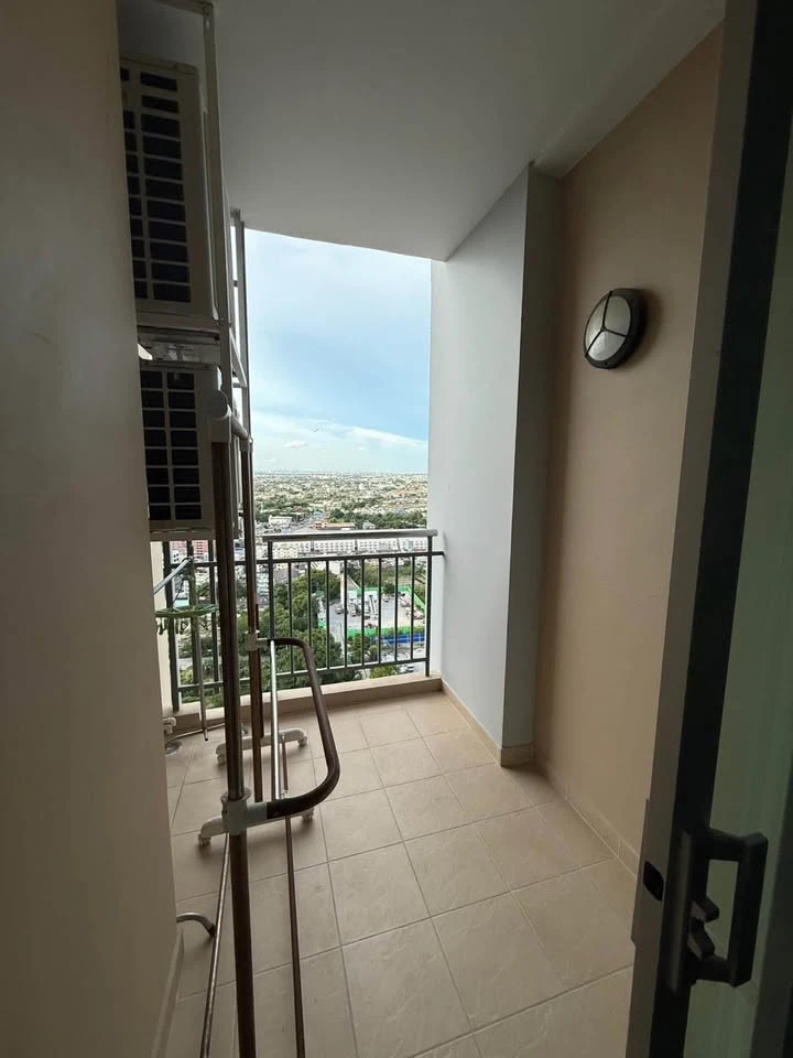 For sale or rent: Supalai Vista Ha Yaek Pakkret, 28th floor. Stunning, unobstructed view! The best value on a high floor!