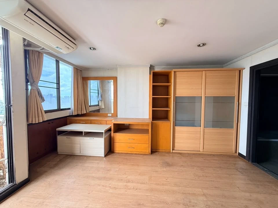 For sale/rent Supalai Place Sukhumvit 39 ready to move in The furniture is ready, don't wait.