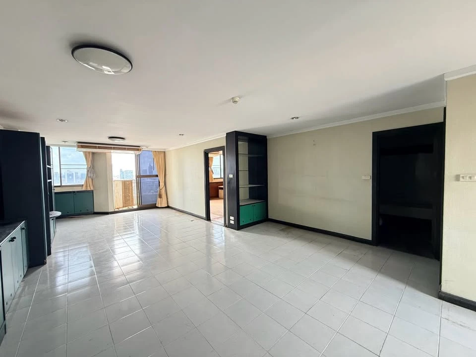 For sale/rent Supalai Place Sukhumvit 39 ready to move in The furniture is ready, don't wait.
