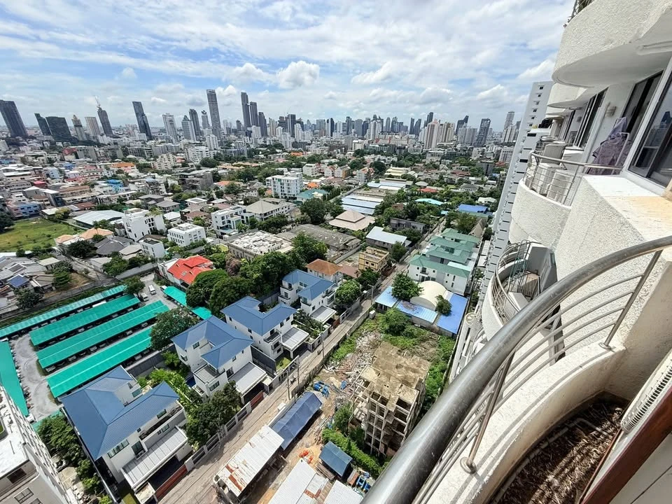 For sale/rent Supalai Place Sukhumvit 39 ready to move in The furniture is ready, don't wait.