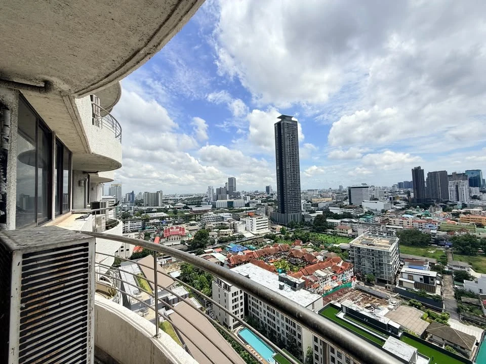 For sale/rent Supalai Place Sukhumvit 39 ready to move in The furniture is ready, don't wait.