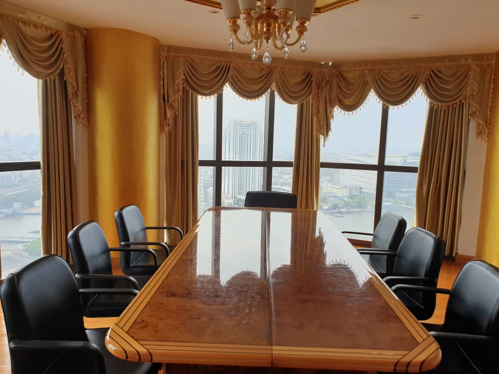 For sale, for rent!! State Tower Condominium, 30th floor, beautiful room, ready to move in, convenient transportation, don't miss it!!