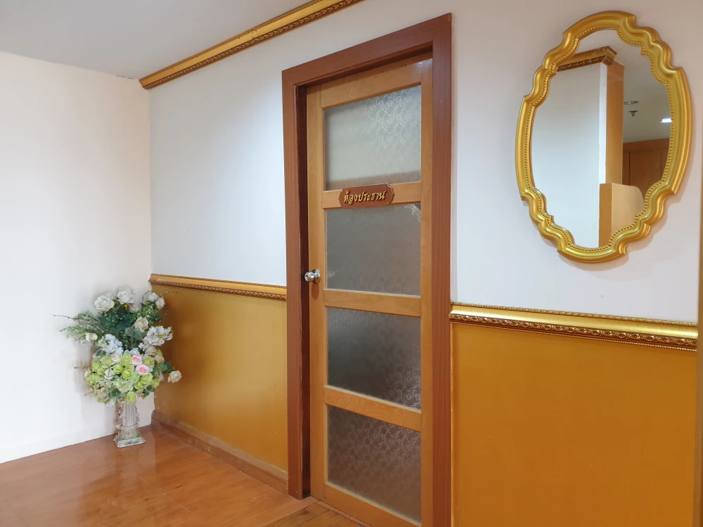 For sale, for rent!! State Tower Condominium, 30th floor, beautiful room, ready to move in, convenient transportation, don't miss it!!