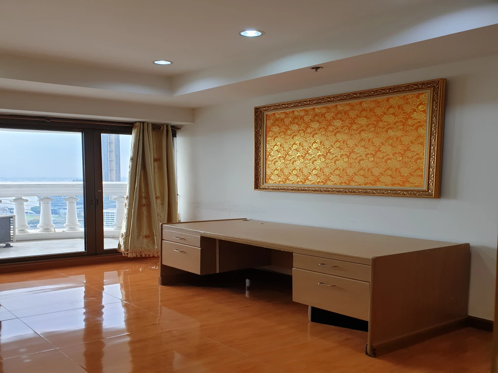 For sale, for rent!! State Tower Condominium, 30th floor, beautiful room, ready to move in, convenient transportation, don't miss it!!
