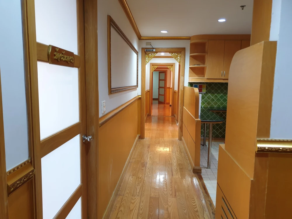 For sale, for rent!! State Tower Condominium, 30th floor, beautiful room, ready to move in, convenient transportation, don't miss it!!