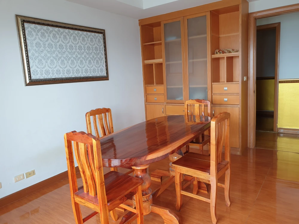 For sale, for rent!! State Tower Condominium, 30th floor, beautiful room, ready to move in, convenient transportation, don't miss it!!