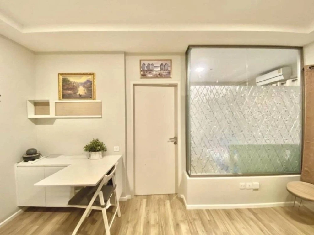 For sale, for rent, Ease 2 Rama 2, 6th floor, Building B, complete with furniture. Book now and you won't be disappointed.