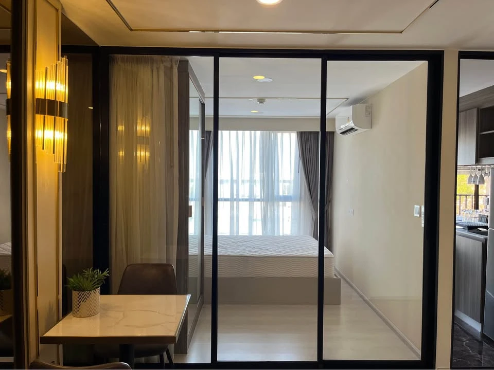 ขาย ให้เช่า เคนซิงตัน พหลโยธิน 63 วิวบีทีเอส กระจกผนังห้อง ทำให้ห้องดูกว้างและมีมิติ ตกแต่งสวย ด่วน