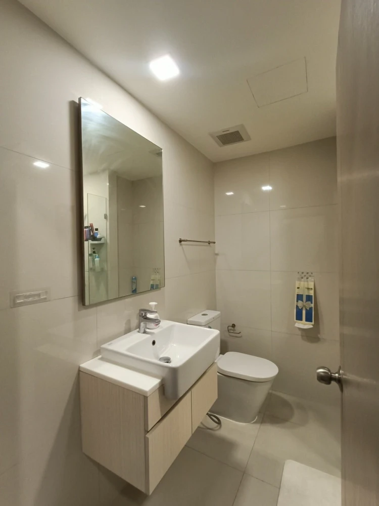 For sale, for rent, Centric Ratchayothin, view of the project garden and the electric train, duplex room, 6.2 meter high ceiling, beautiful room.