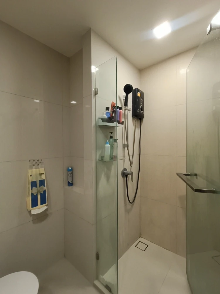 For sale, for rent, Centric Ratchayothin, view of the project garden and the electric train, duplex room, 6.2 meter high ceiling, beautiful room.