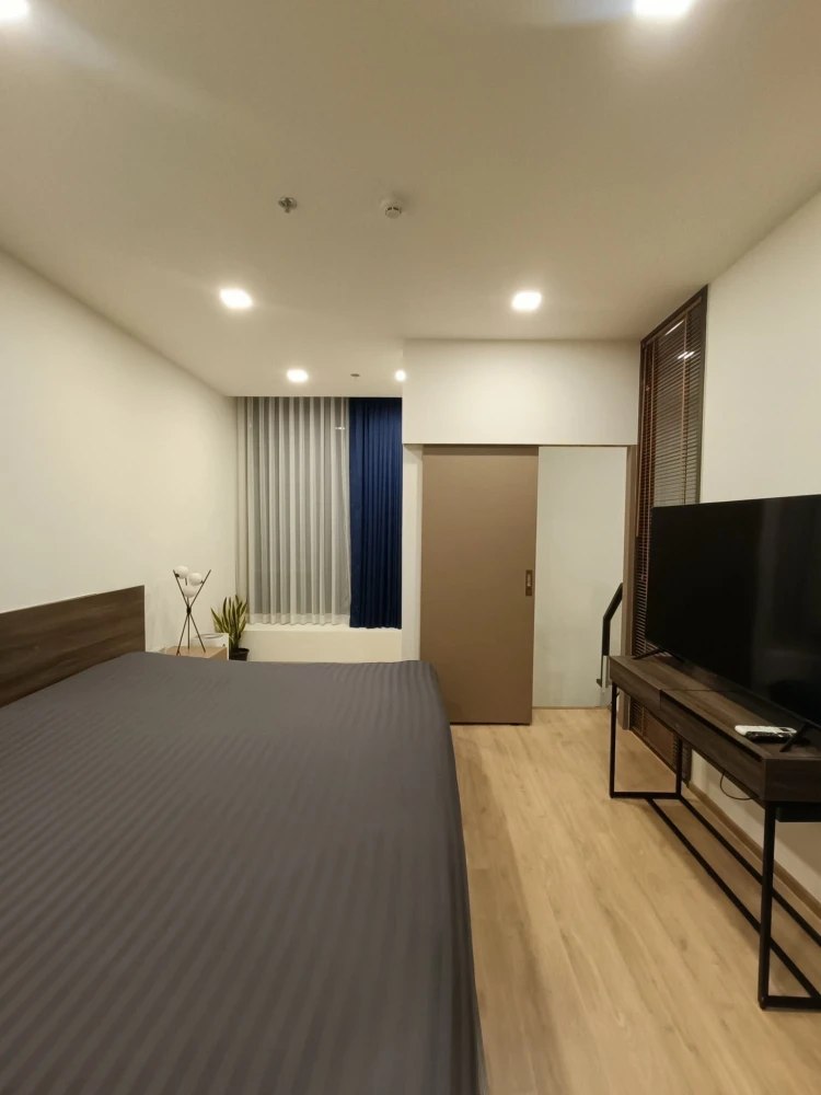 For sale, for rent, Centric Ratchayothin, view of the project garden and the electric train, duplex room, 6.2 meter high ceiling, beautiful room.