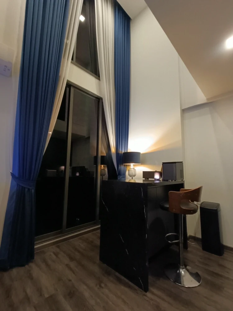 For sale, for rent, Centric Ratchayothin, view of the project garden and the electric train, duplex room, 6.2 meter high ceiling, beautiful room.