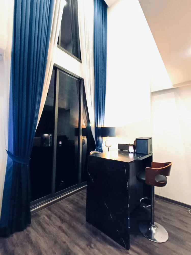 For sale, for rent, Centric Ratchayothin, view of the project garden and the electric train, duplex room, 6.2 meter high ceiling, beautiful room.