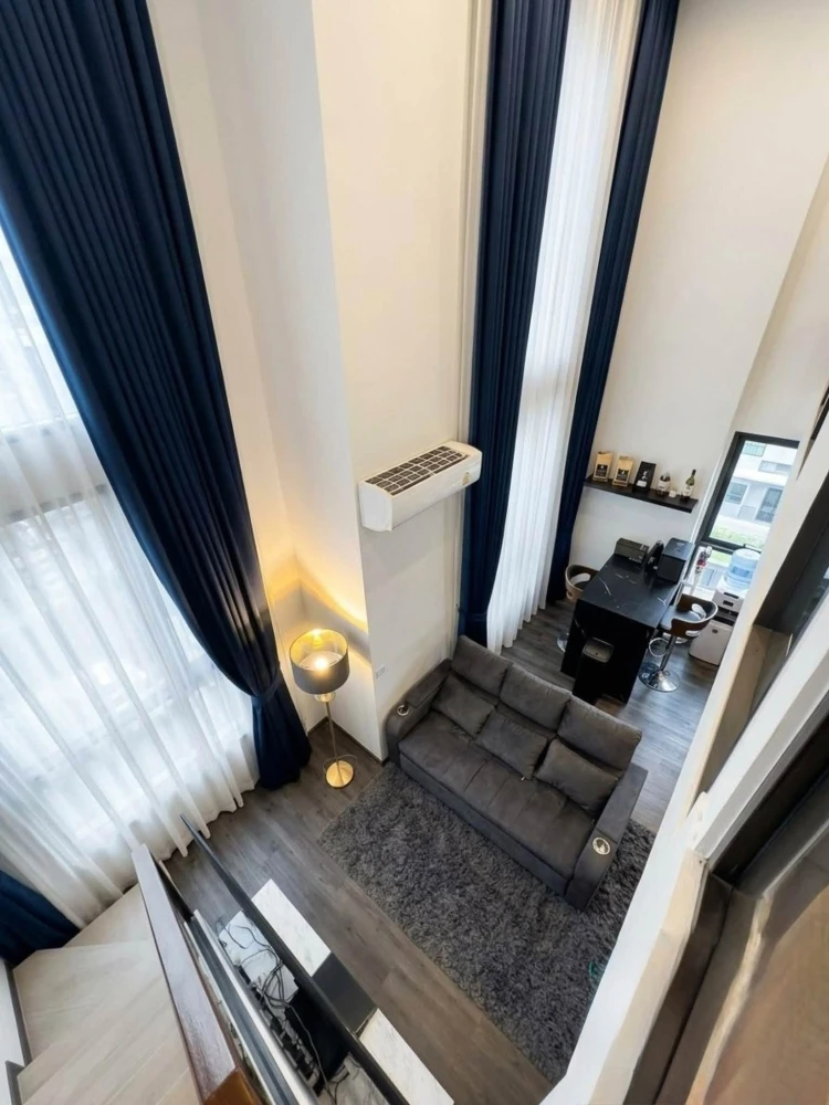 For sale, for rent, Centric Ratchayothin, view of the project garden and the electric train, duplex room, 6.2 meter high ceiling, beautiful room.
