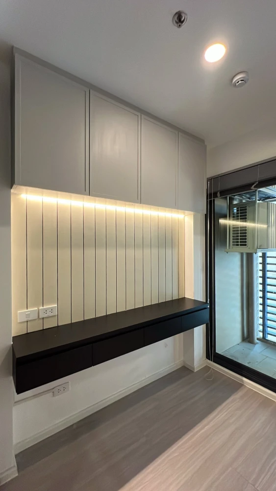 For sale or rent: Denim Chatuchak, Building C, 14th floor, corner unit, very quiet. Fully furnished with built-in furniture in a simple yet luxurious