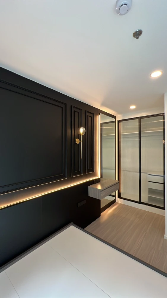 For sale or rent: Denim Chatuchak, Building C, 14th floor, corner unit, very quiet. Fully furnished with built-in furniture in a simple yet luxurious