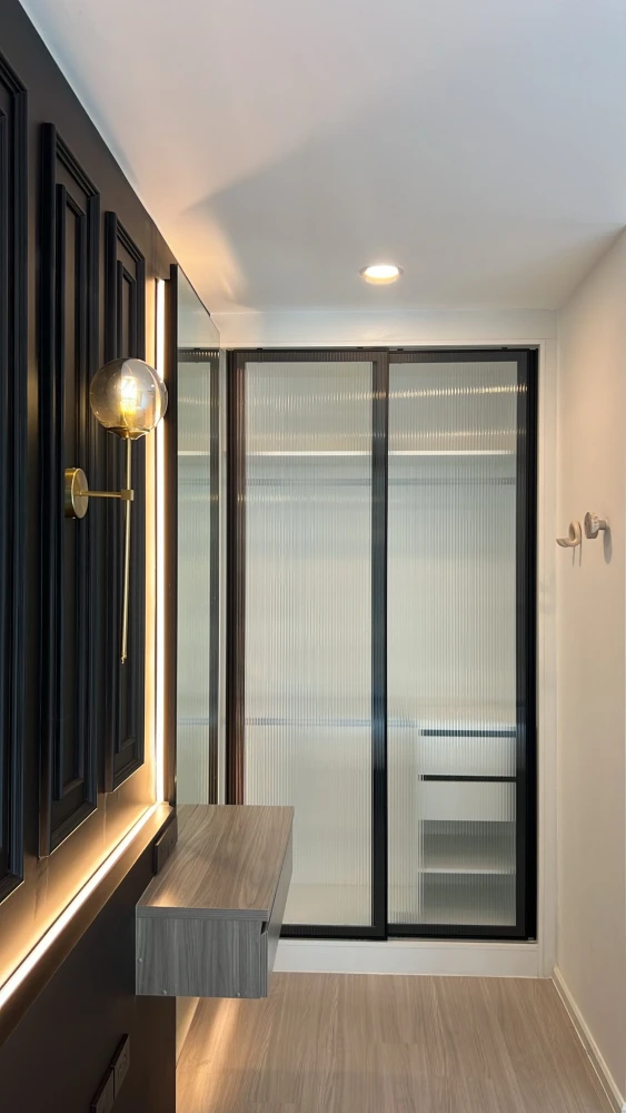 For sale or rent: Denim Chatuchak, Building C, 14th floor, corner unit, very quiet. Fully furnished with built-in furniture in a simple yet luxurious