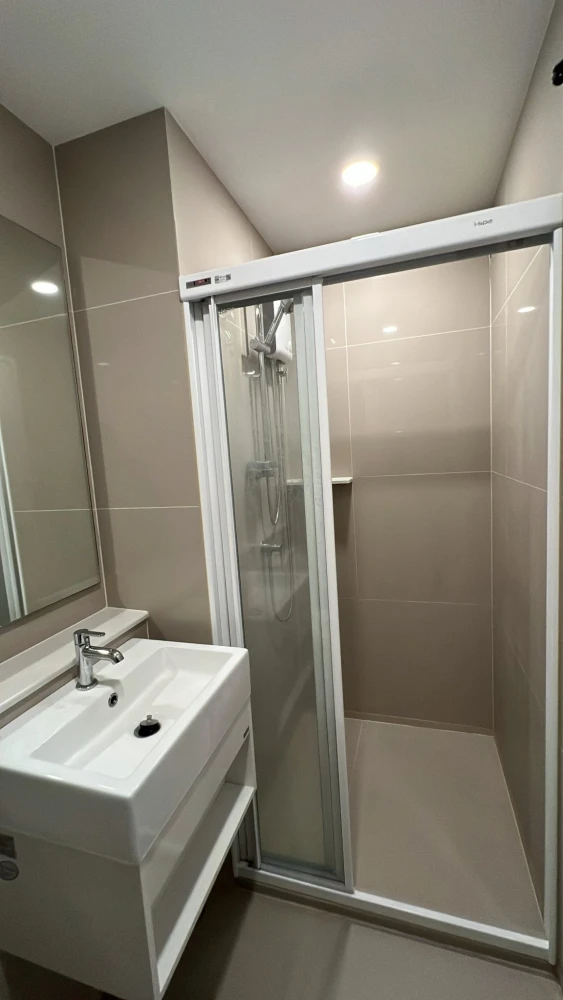 For sale or rent: Denim Chatuchak, Building C, 14th floor, corner unit, very quiet. Fully furnished with built-in furniture in a simple yet luxurious