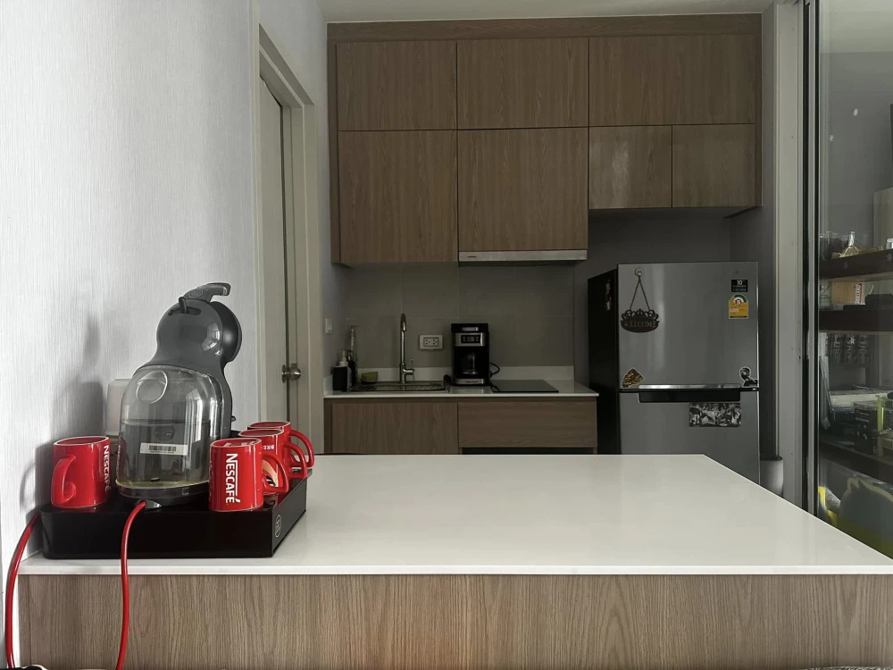 For sale, for rent, De Lapis Charan 81, 10th floor, fully furnished room, ready to move in, reserve now, don't miss out, hurry!