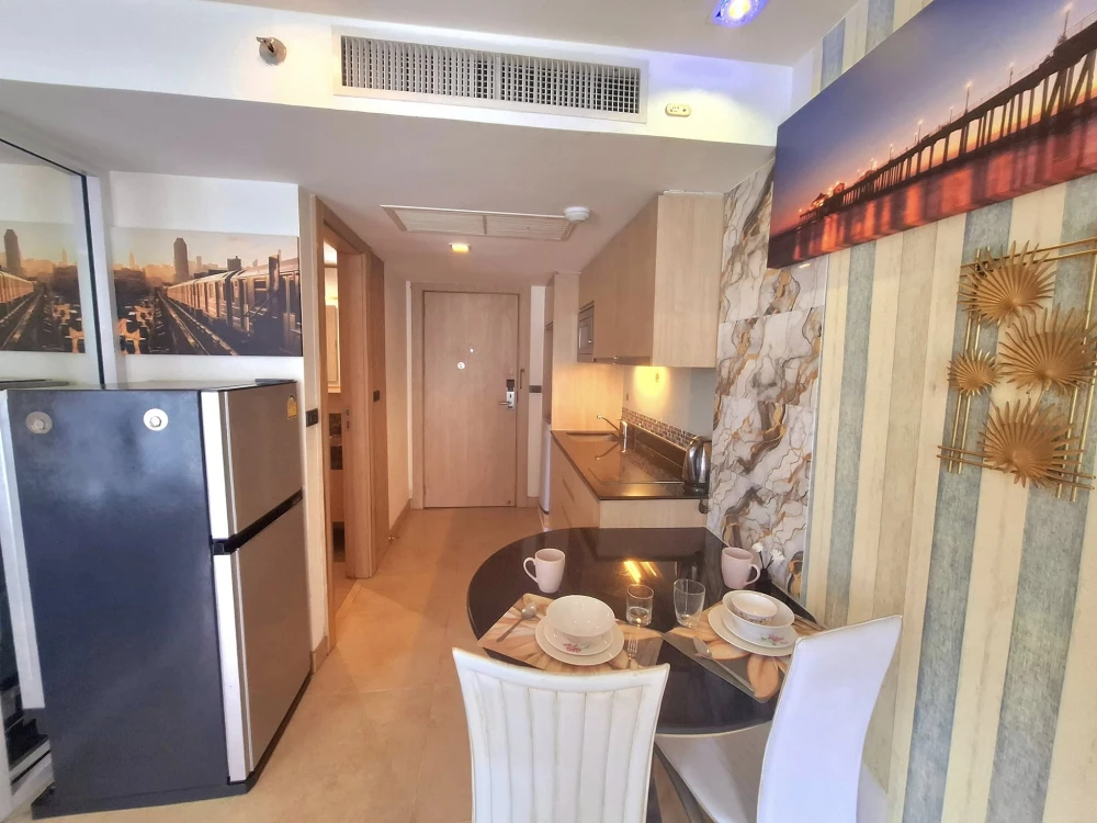 For sale, for rent, The Cliff (South Pattaya), 5th floor, swimming pool view, fully furnished and looks great, don't miss it.