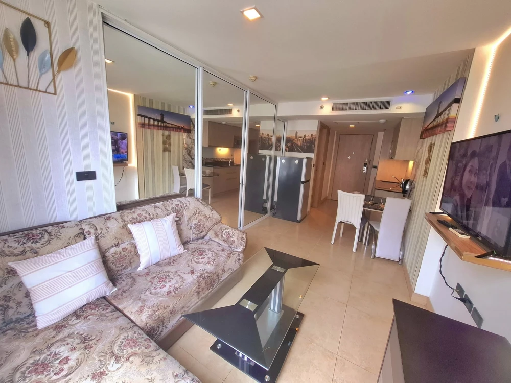 For sale, for rent, The Cliff (South Pattaya), 5th floor, swimming pool view, fully furnished and looks great, don't miss it.