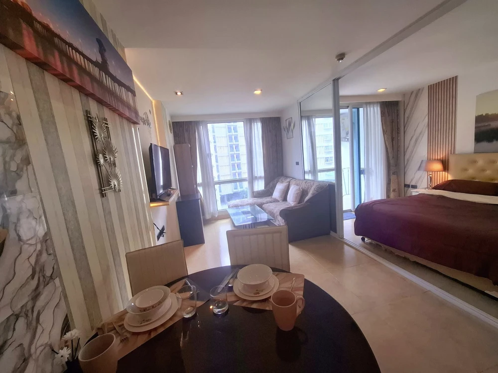 For sale, for rent, The Cliff (South Pattaya), 5th floor, swimming pool view, fully furnished and looks great, don't miss it.