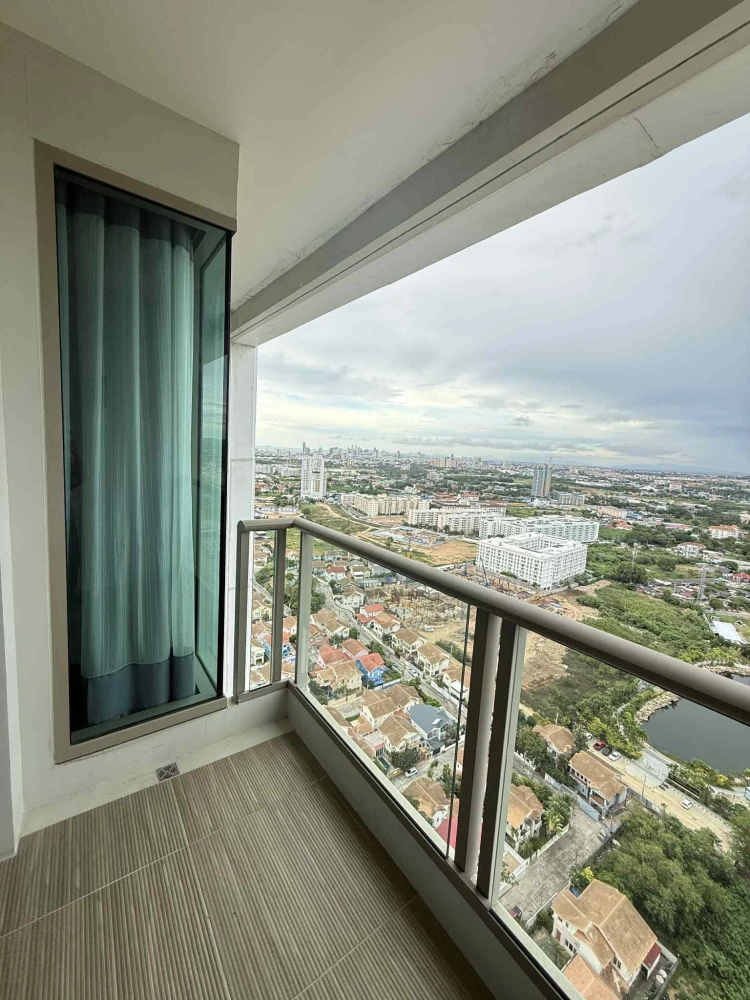 For sale or rent: The Riviera Jomtien Pattaya, city view, 33rd floor, very high, fully furnished with built-in furniture. Don't miss out!