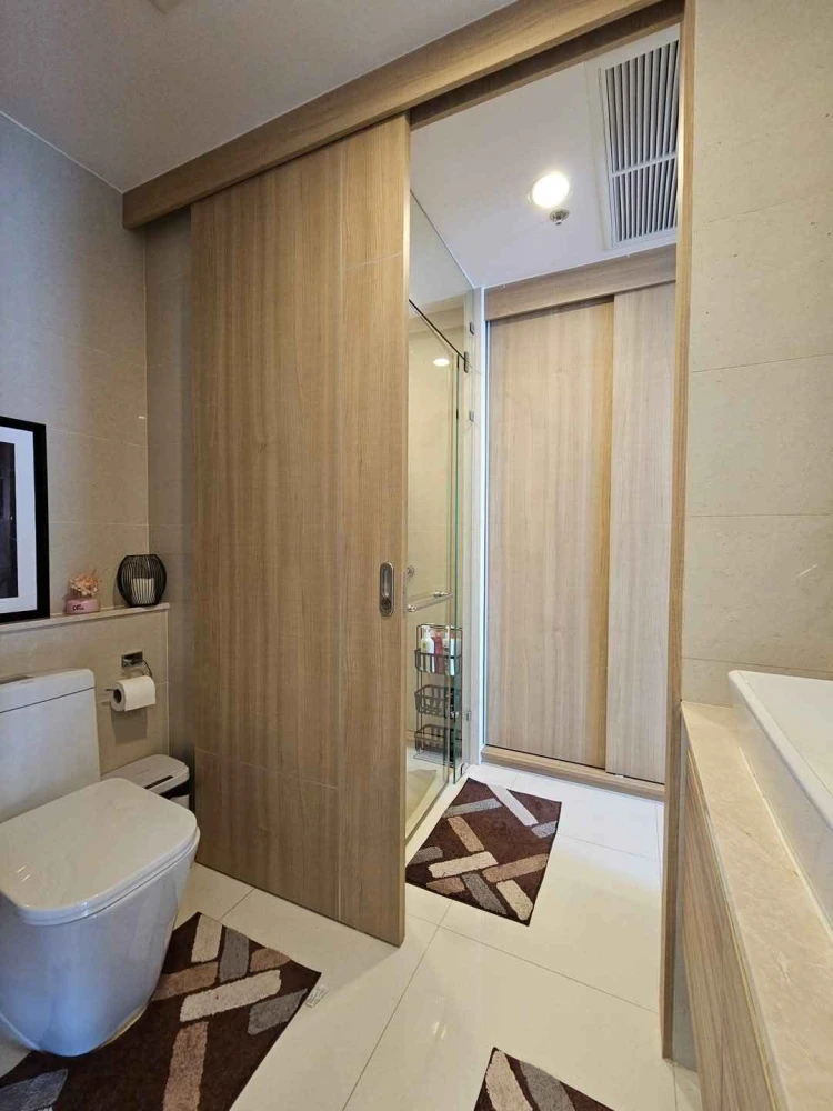 For sale, for rent, The Riviera Wongamat Beach (North Pattaya), a model room, well decorated, very beautiful sea view, high floor, interested in booki