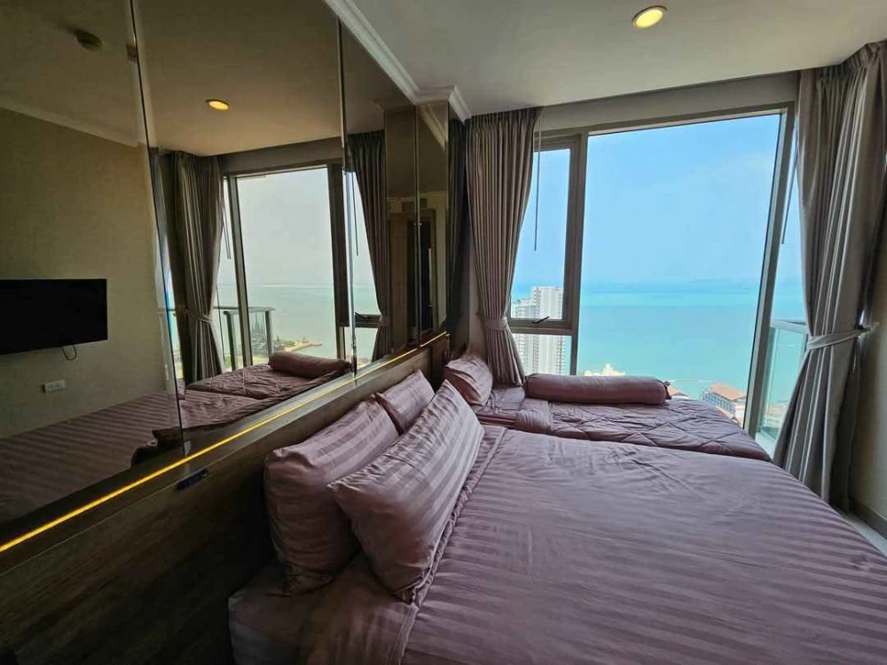 For sale, for rent, The Riviera Wongamat Beach (North Pattaya), a model room, well decorated, very beautiful sea view, high floor, interested in booki