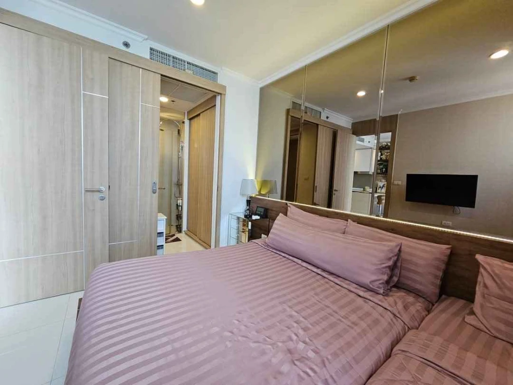 For sale, for rent, The Riviera Wongamat Beach (North Pattaya), a model room, well decorated, very beautiful sea view, high floor, interested in booki