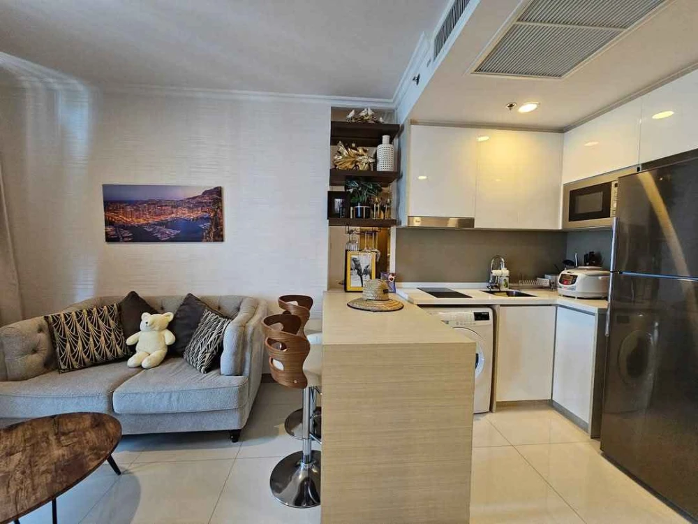 For sale, for rent, The Riviera Wongamat Beach (North Pattaya), a model room, well decorated, very beautiful sea view, high floor, interested in booki