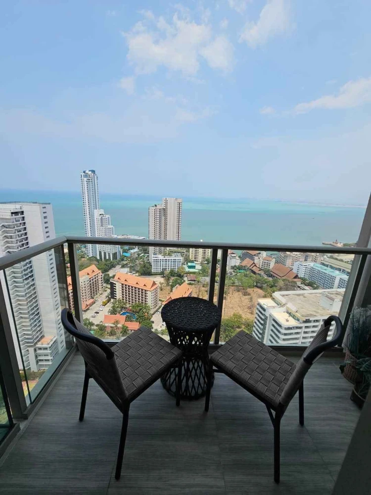 For sale, for rent, The Riviera Wongamat Beach (North Pattaya), a model room, well decorated, very beautiful sea view, high floor, interested in booki