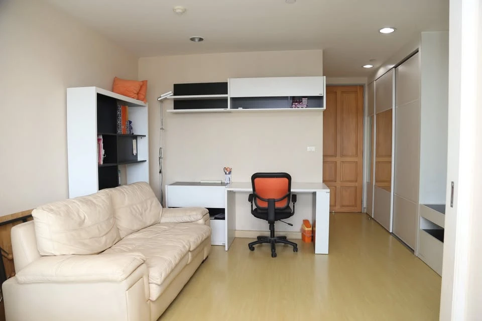 For sale, for rent, The Station Sathorn-Bang Rak, Building 2, 16th floor, best city view, panoramic view, quiet, no mosquitoes, hurry up and grab it.