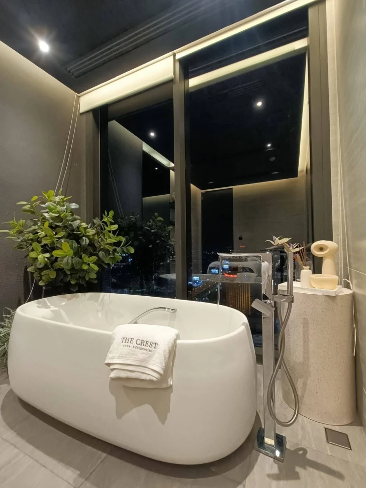 For Sale/rent The Crest Park Residence, high floor, beautiful view, very nice decorated room Well, like this, you need to reserve now.
